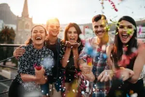 Latterkursus og Polterabend - slip latterens kraft løs. Grin eller gartis.